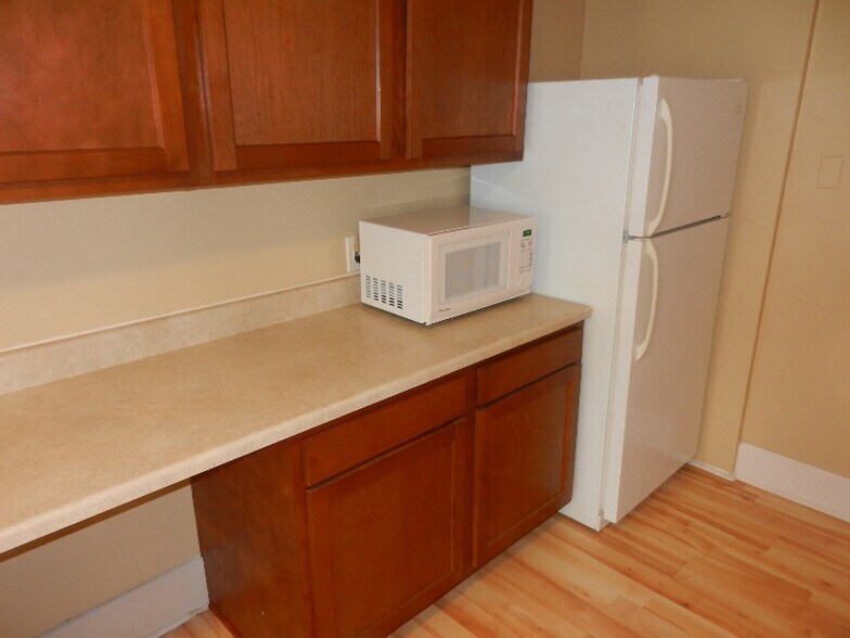 Building Photo - 632 S Loomis Ave