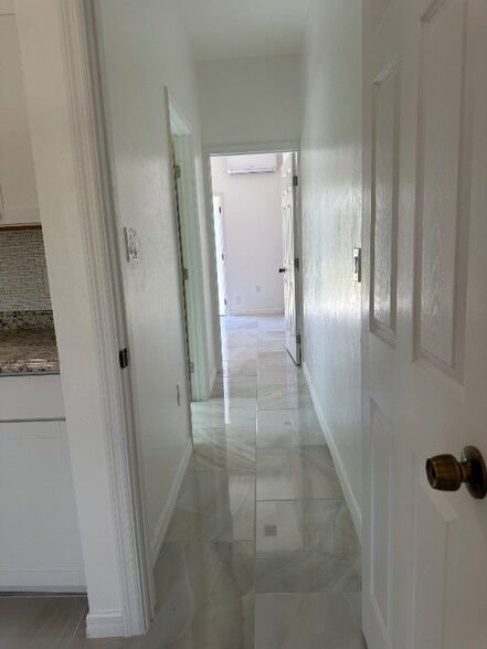 Building Photo - 815 Wells Ave