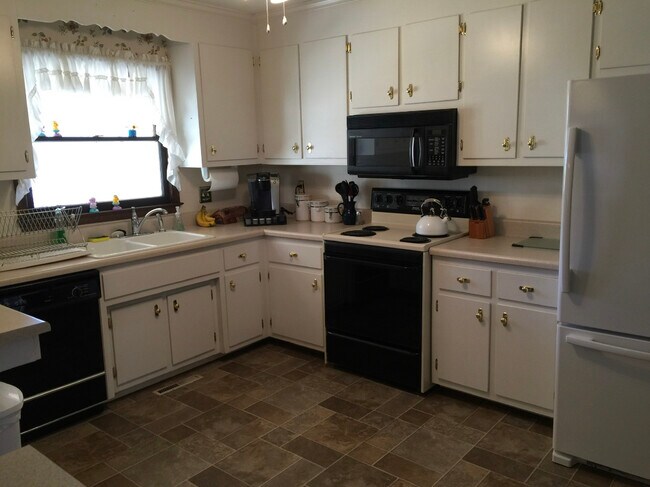 Building Photo - 14713 Esther Ln