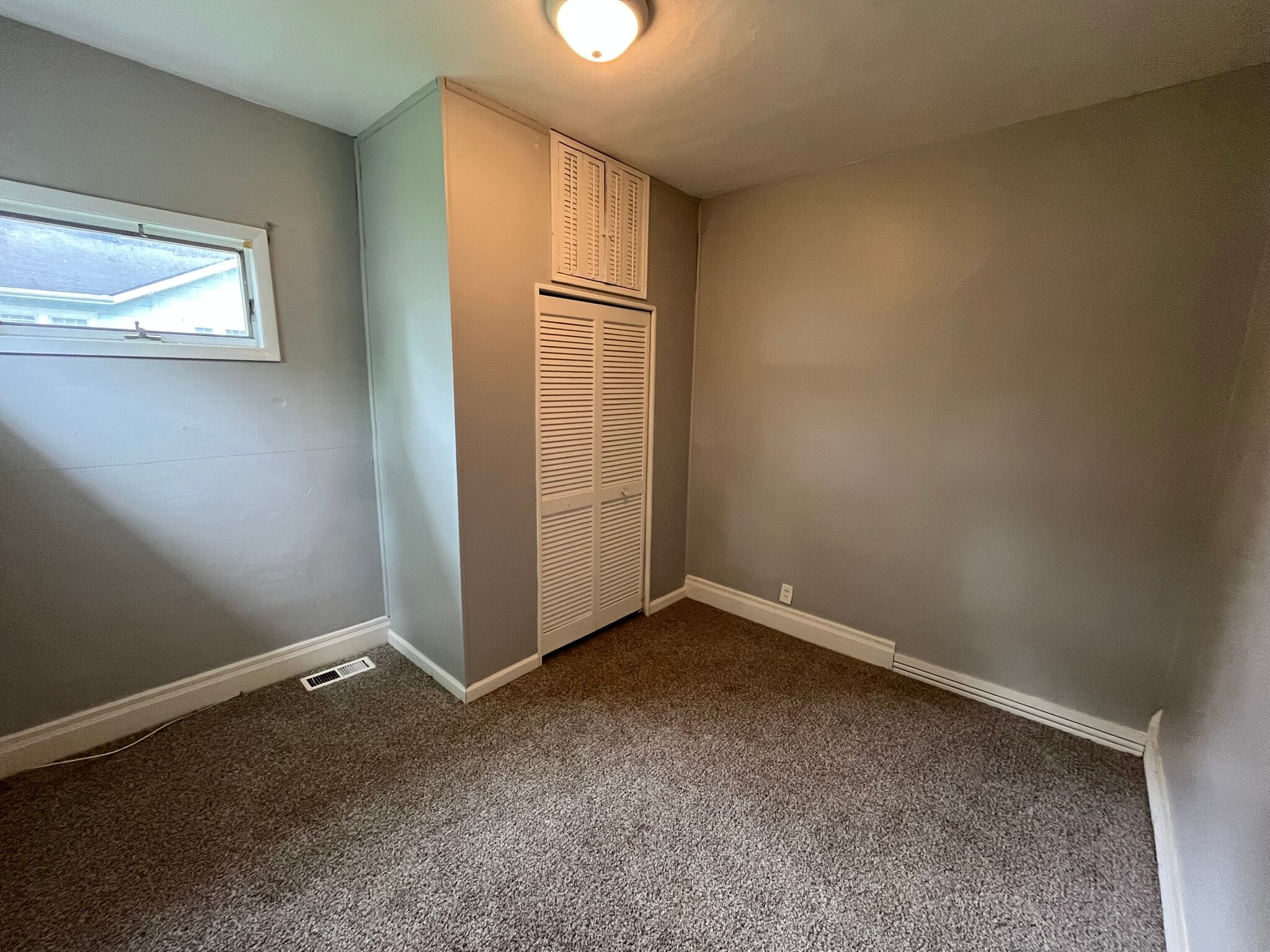 Building Photo - 8110 S Edwards Ave