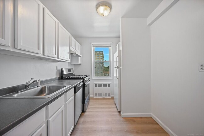 Building Photo - 39 Glenbrook Rd
