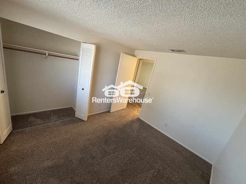 Building Photo - 2126 N Villas Ln