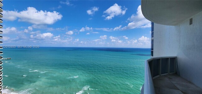 Building Photo - 15811 Collins Ave