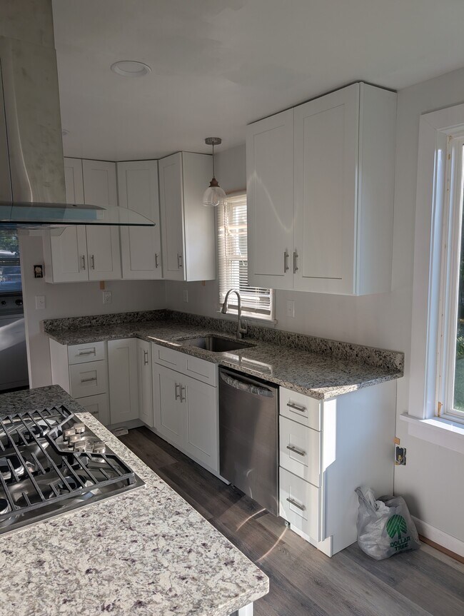 Building Photo - 1 Monroe Bay Ave