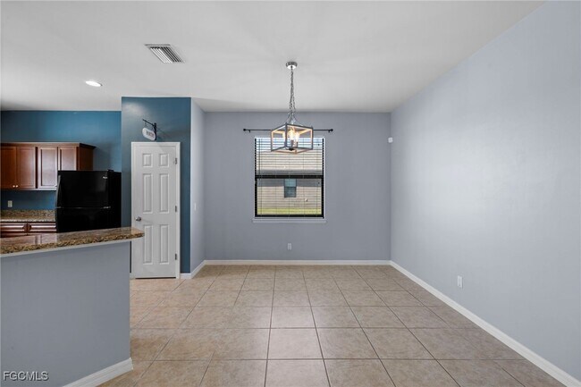 Building Photo - 1322 SW 22nd Ave