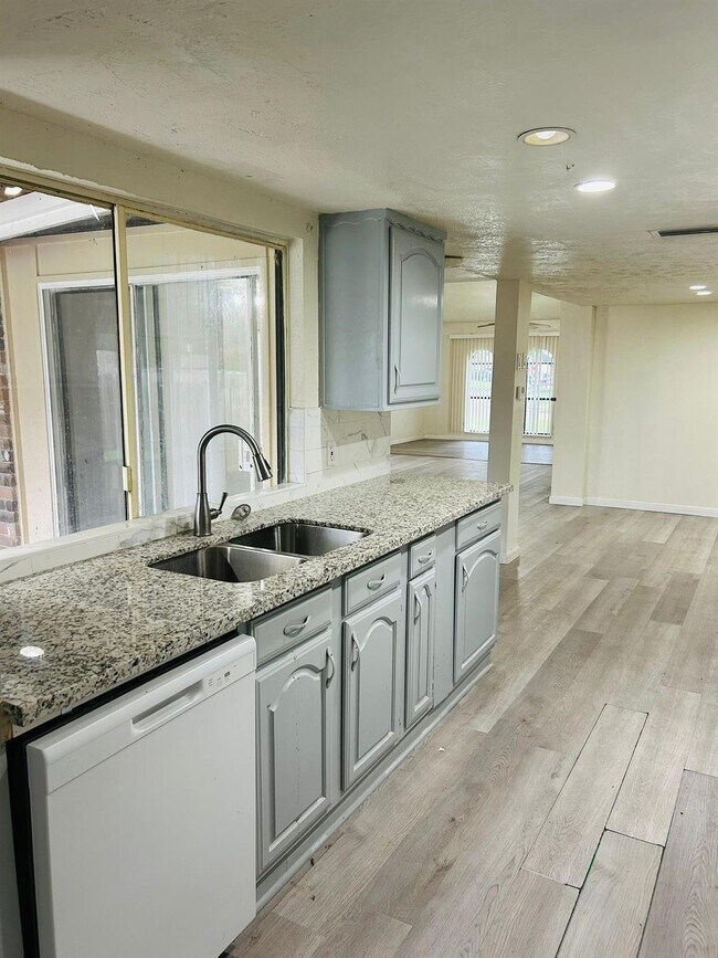 Building Photo - 16902 Castle Fraser Dr