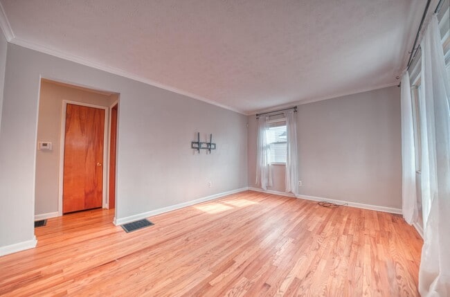 Building Photo - 3088 Ontario St