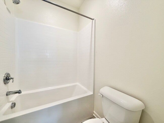 Building Photo - Iris Park Gem | 4 Bedrooms, Loft, and Modern Upgrades Throughout