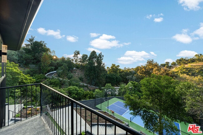 Building Photo - 3140 Coldwater Canyon Ave