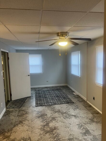 Building Photo - 505 W 53rd Ave