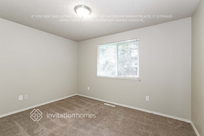 Building Photo - 1002 151st St E