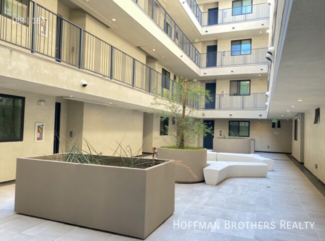 Building Photo - 5552 Bonner Ave