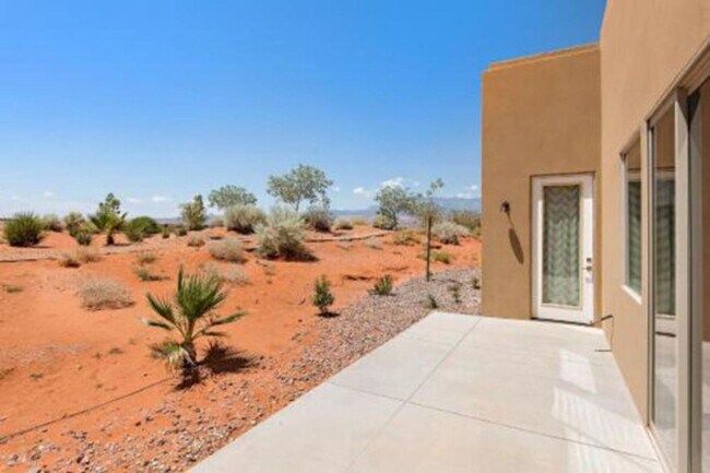 Building Photo - The Desert Jewel