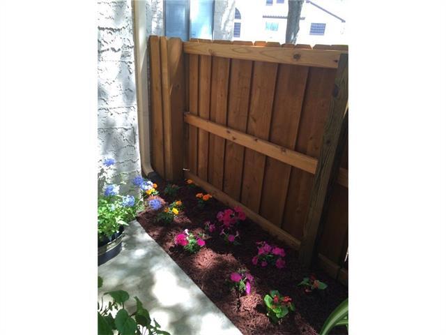 Building Photo - 5550 Spring Valley Rd