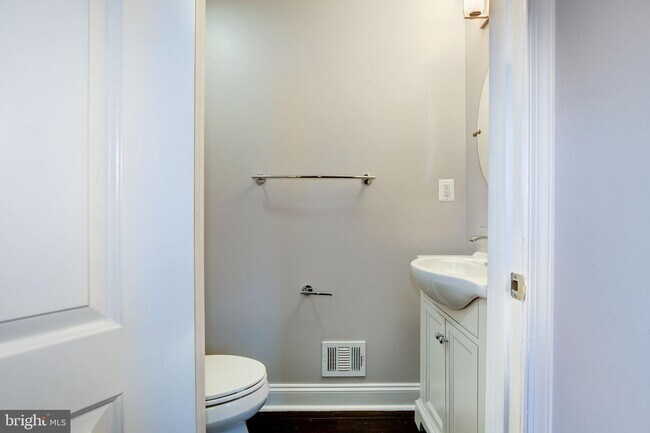 Building Photo - 4209 JENIFER St NW
