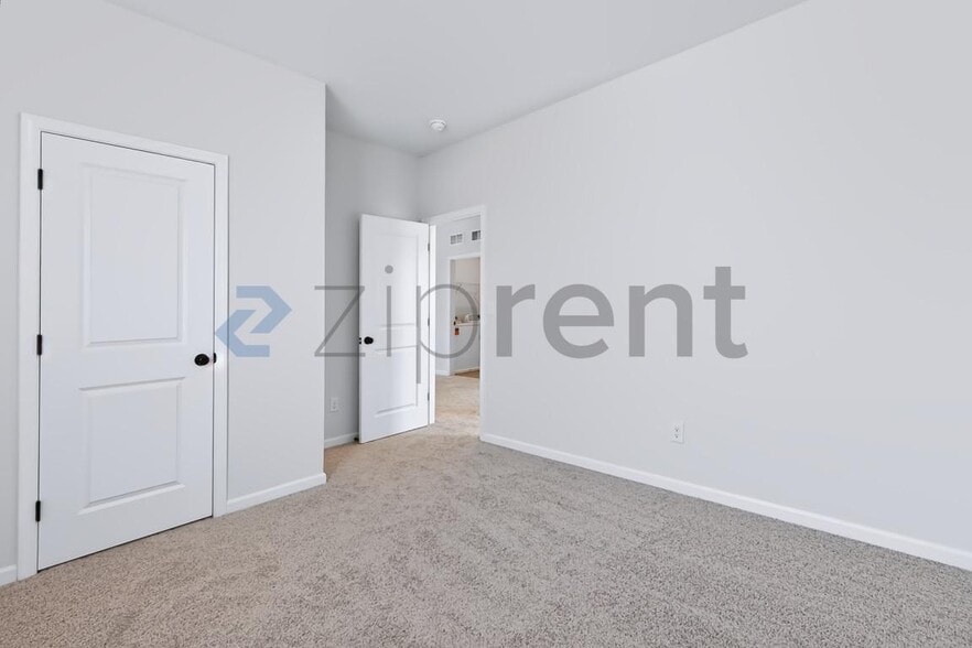Building Photo - Unit