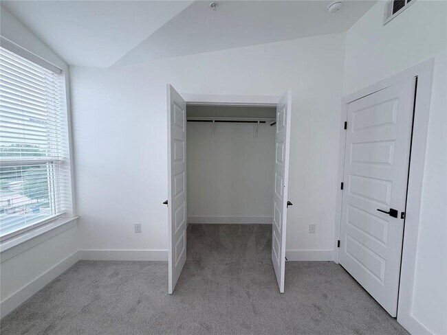 Building Photo - 1417 Kramer Ln