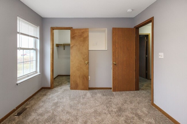 Building Photo - 108-110 Elk Dr