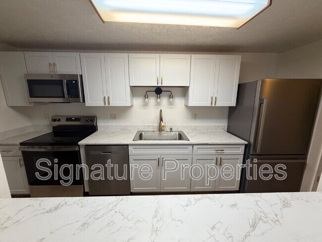 Building Photo - 9397 London Tower Ct