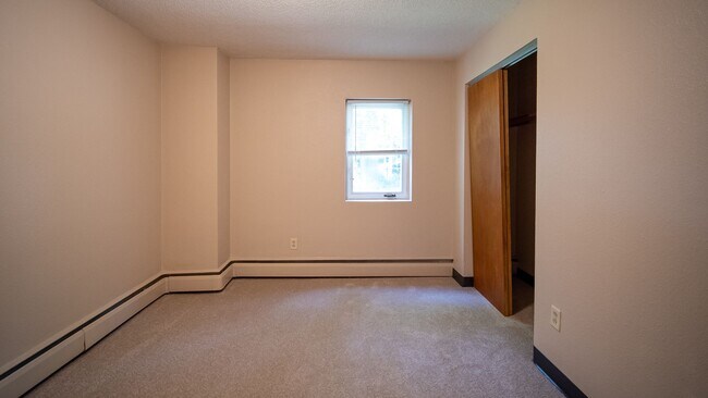 Interior Photo - 109 16th St NE