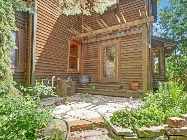 Building Photo - Gorgeous 4 bedroom home in Linden Hills