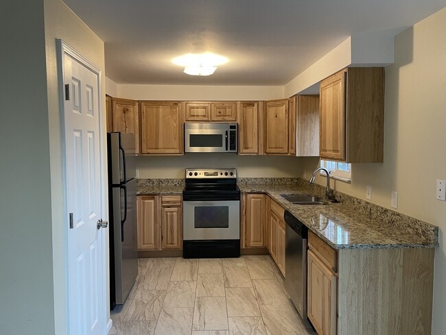 Building Photo - 18208 W 3rd Pl, Apt 1