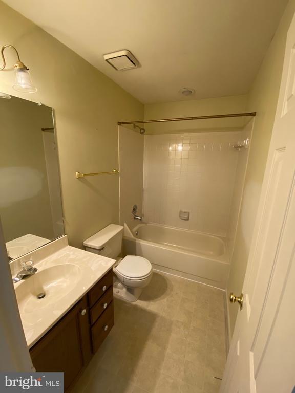 Building Photo - 9621 Bainbridge Ct