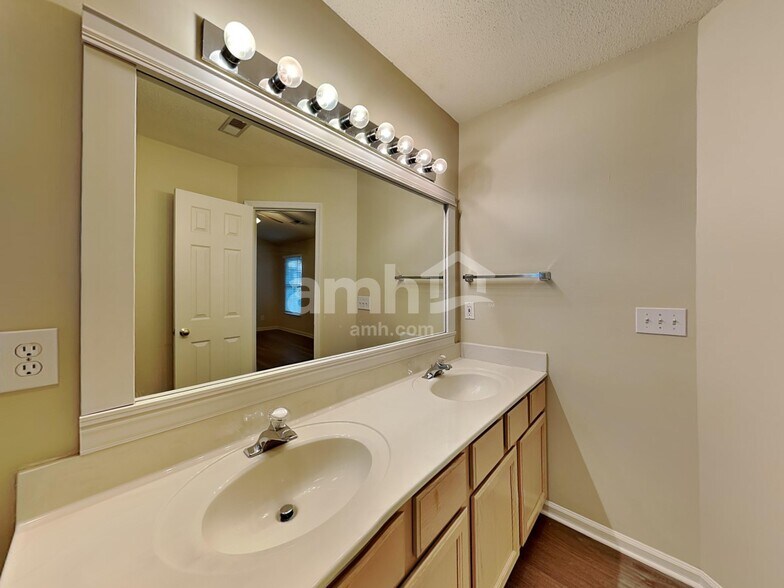 Building Photo - 6323 Stonewick Dr