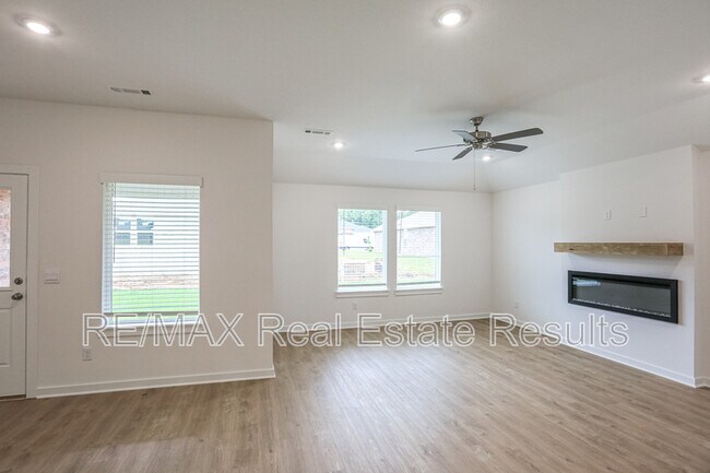 Building Photo - 203 Collie Ave