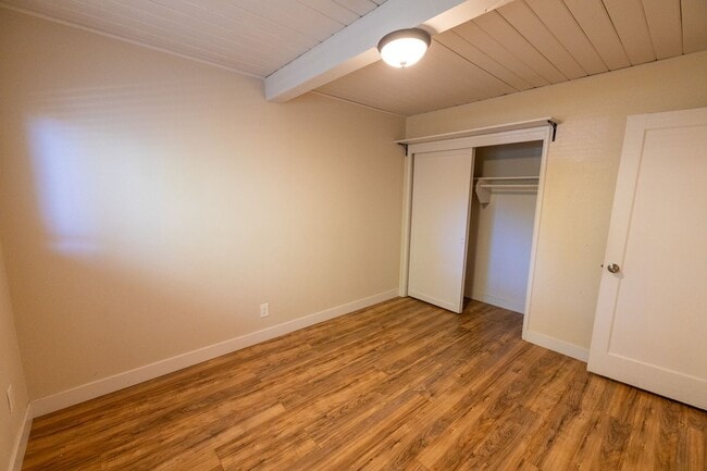 Building Photo - Beautifully updated 2 Bedroom Near Downtown!