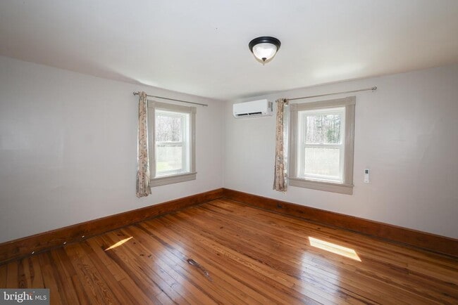 Building Photo - 24060 New Mountain Rd