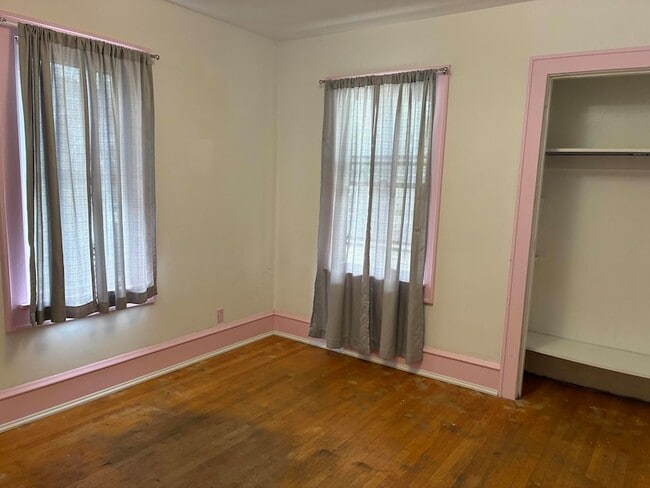 Building Photo - 1818 E Kenwood Blvd