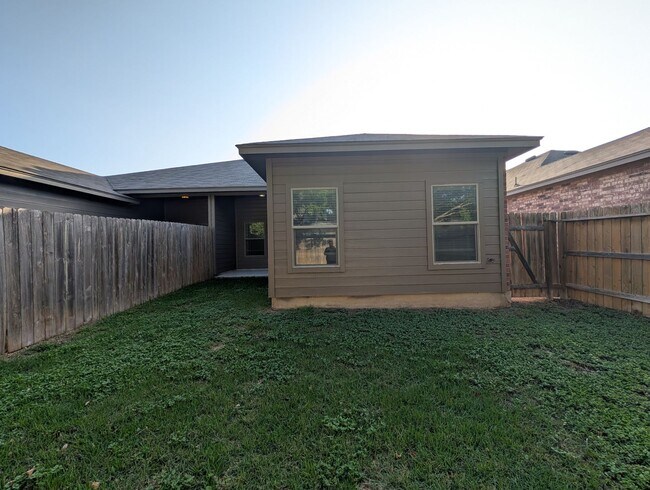 Building Photo - 1209 Old FM 306