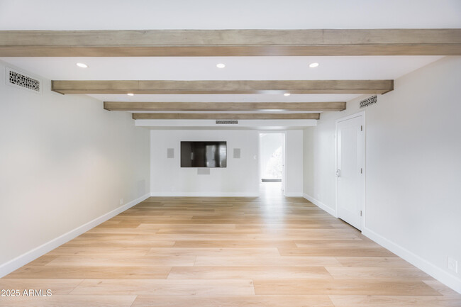 Building Photo - 6040 N 22nd Pl