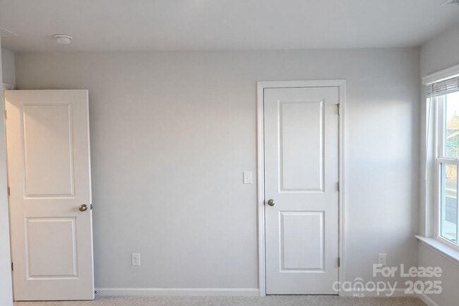 Building Photo - 209 Alluvium Ln