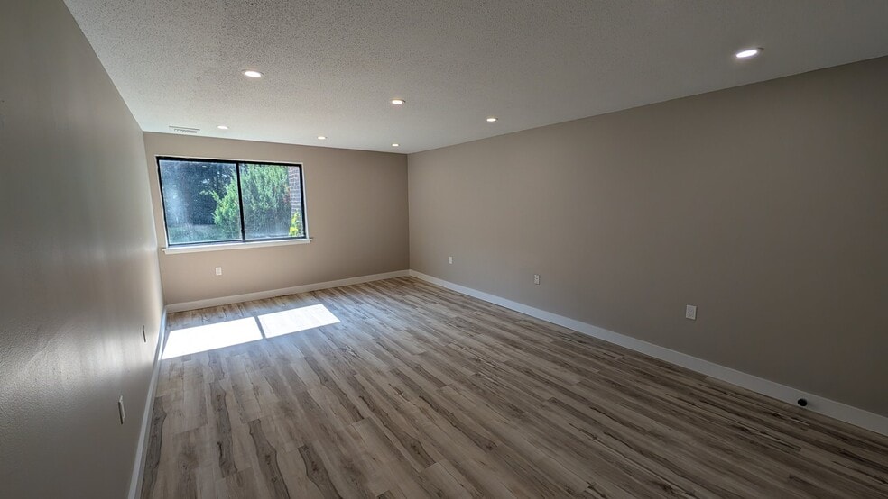 Building Photo - 48 Avonwood Rd