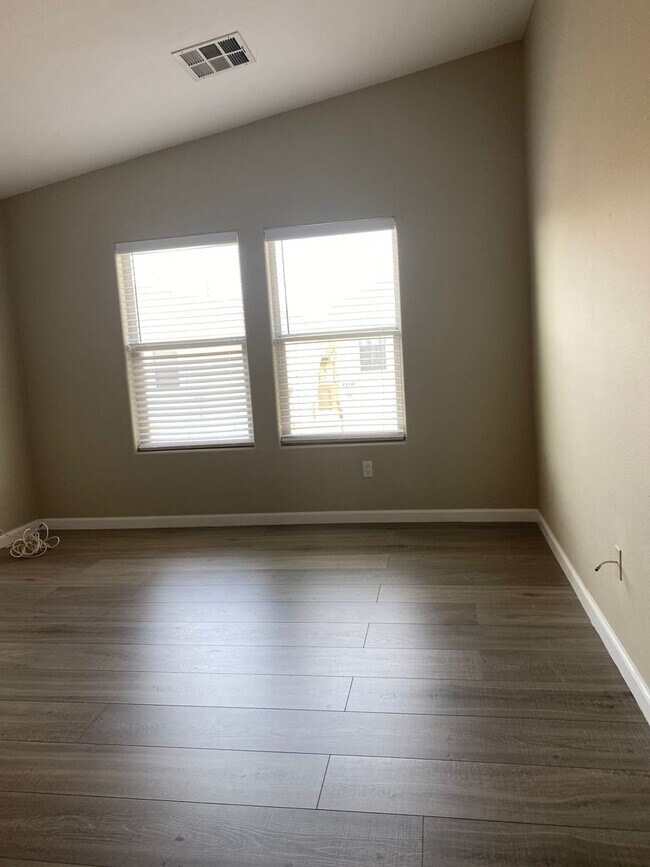 Building Photo - 9318 Square Dance Pl