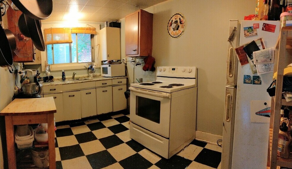 Kitchen - 7907 Garland Ave