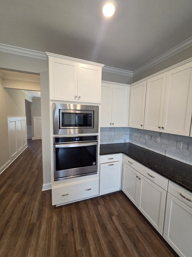 Building Photo - 2105 Thornbury Cove