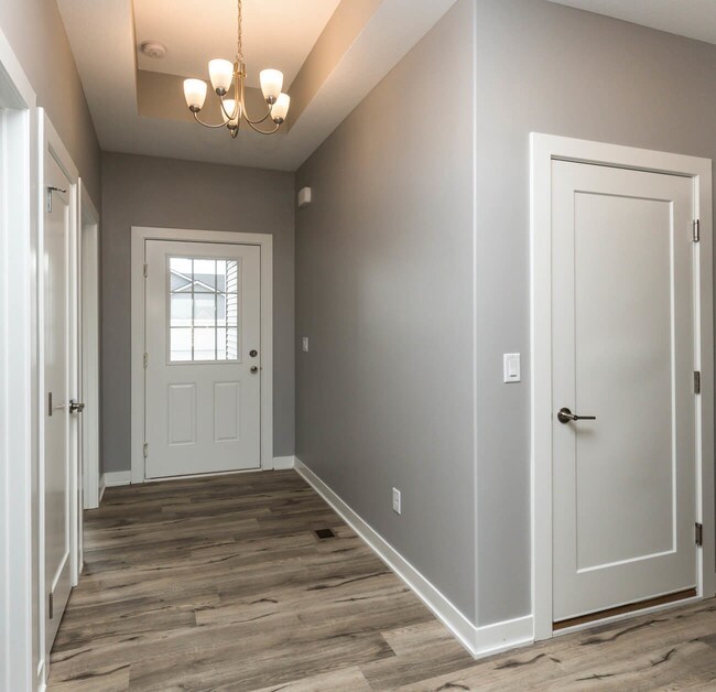 front entry - 615 SE Tallgrass Ln