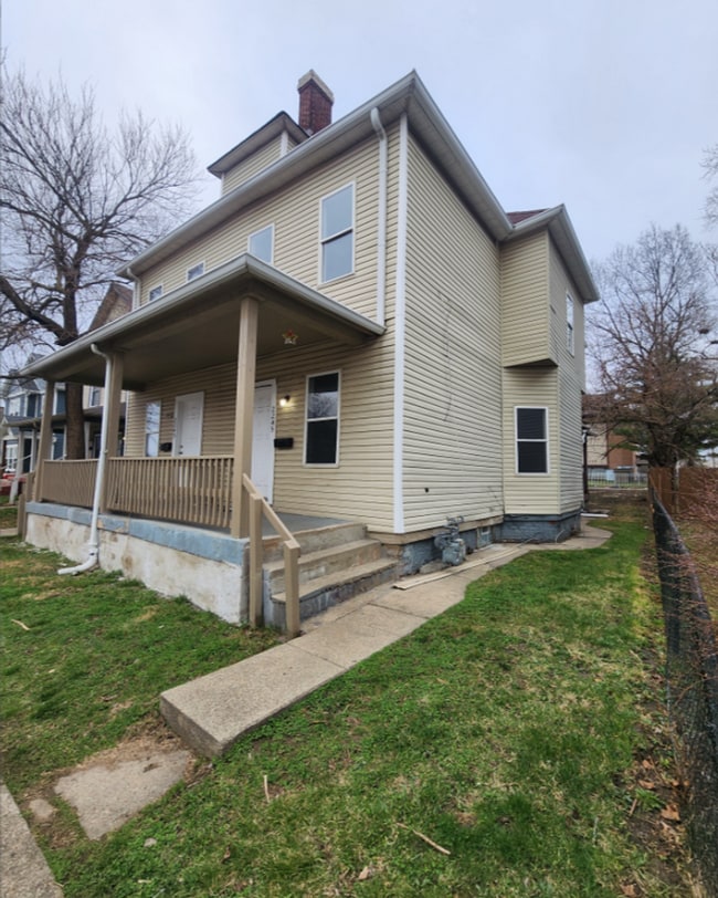 Primary Photo - Westside Spacious Three Bedroom Two Story ...