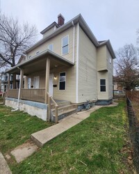 Building Photo - S8 Welcome - Westside Spacious Three Bedro...