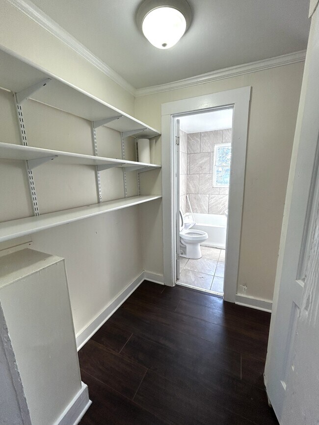 Building Photo - 1212 Fisher St