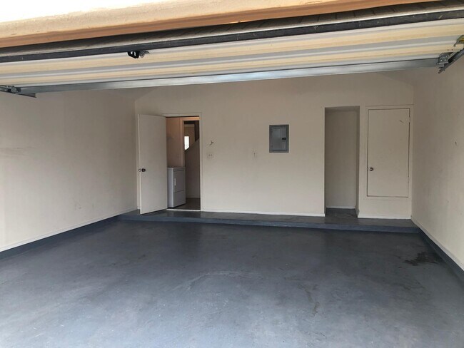 Building Photo - 14335 Island Point Dr