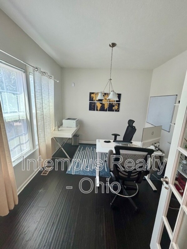 Building Photo - 6123 Brandon Dr