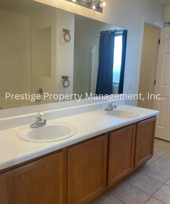 Building Photo - Charming All Tile 4/2 Rita Ranch Home