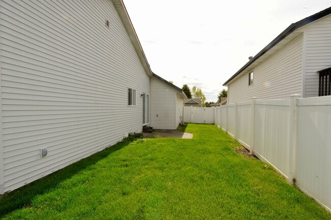 Building Photo - 7682 N Joanna Dr
