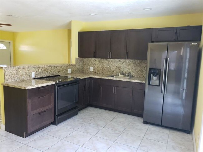 Building Photo - 4321 NE 6th Terrace