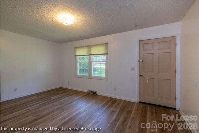 Building Photo - 234 Poplin St