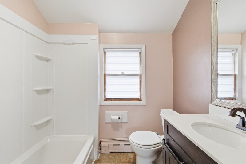 Building Photo - 2 Grandview St